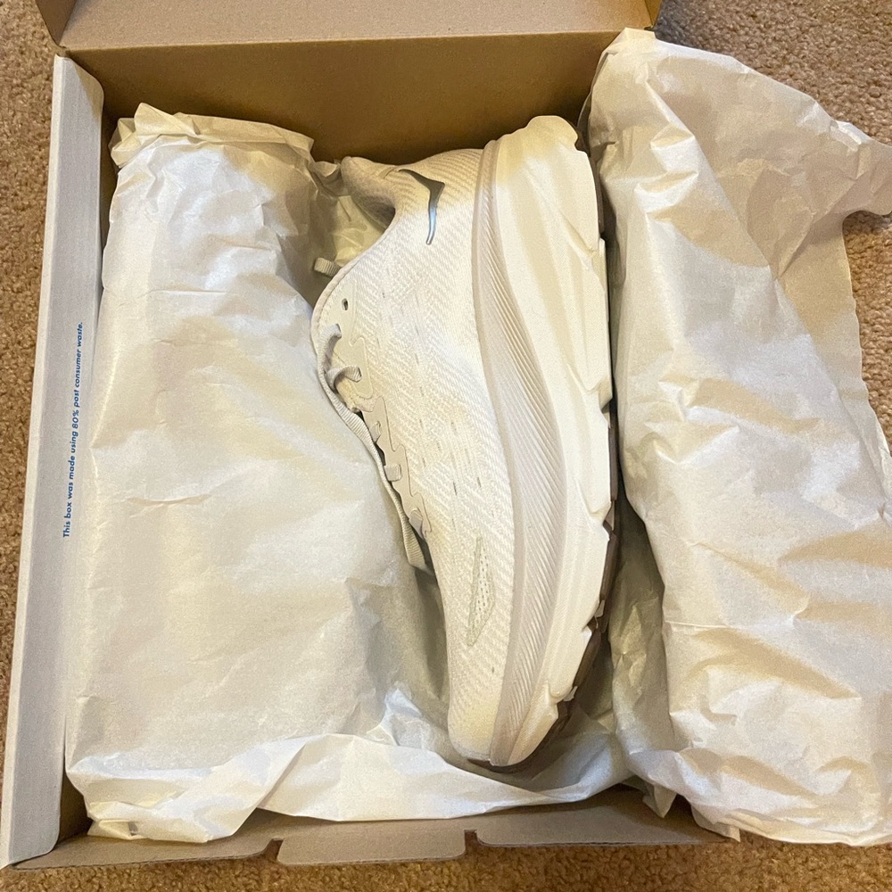 Hoka Clifton 9 size 8